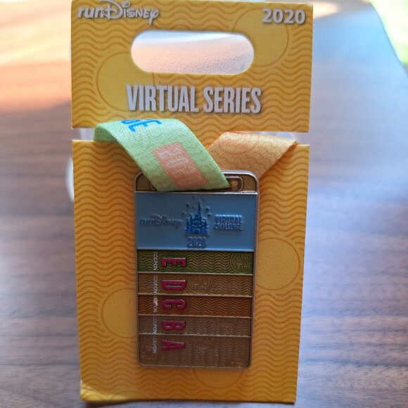 runDisney Virtual Series Challenge Pin 2020 - NEW - Picture 1 of 3